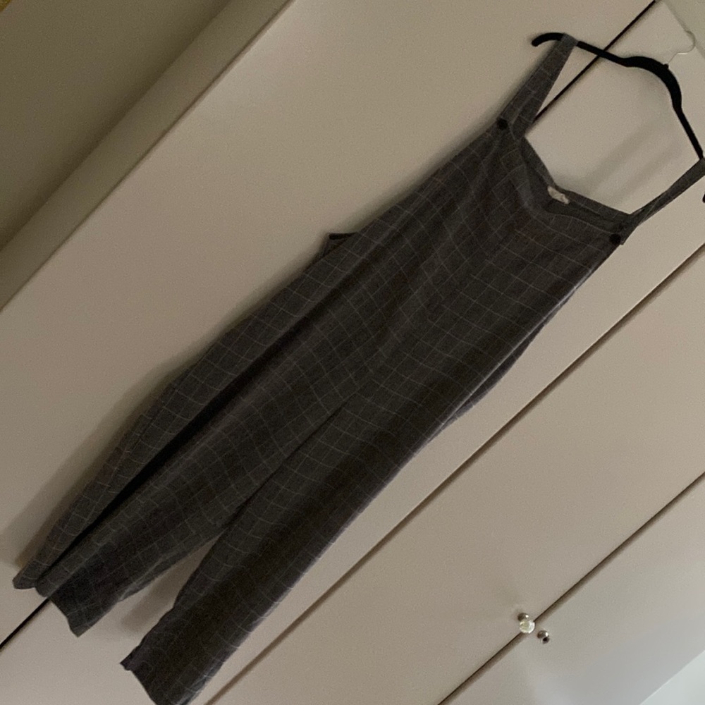 Size 2xl gray with a light pink checked line gently loved light weight